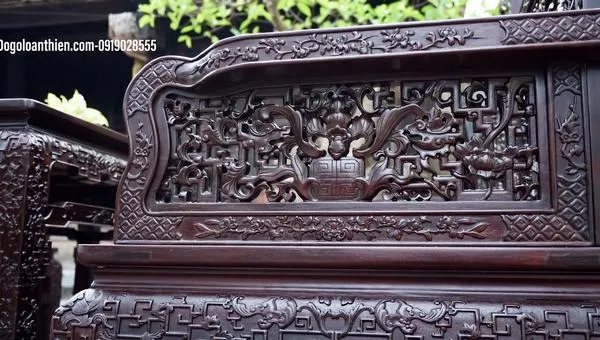 Vẻ đẹp lộng lẫy và tinh xảo của nghệ thuật chạm khắc gỗ trong cung điện Huế