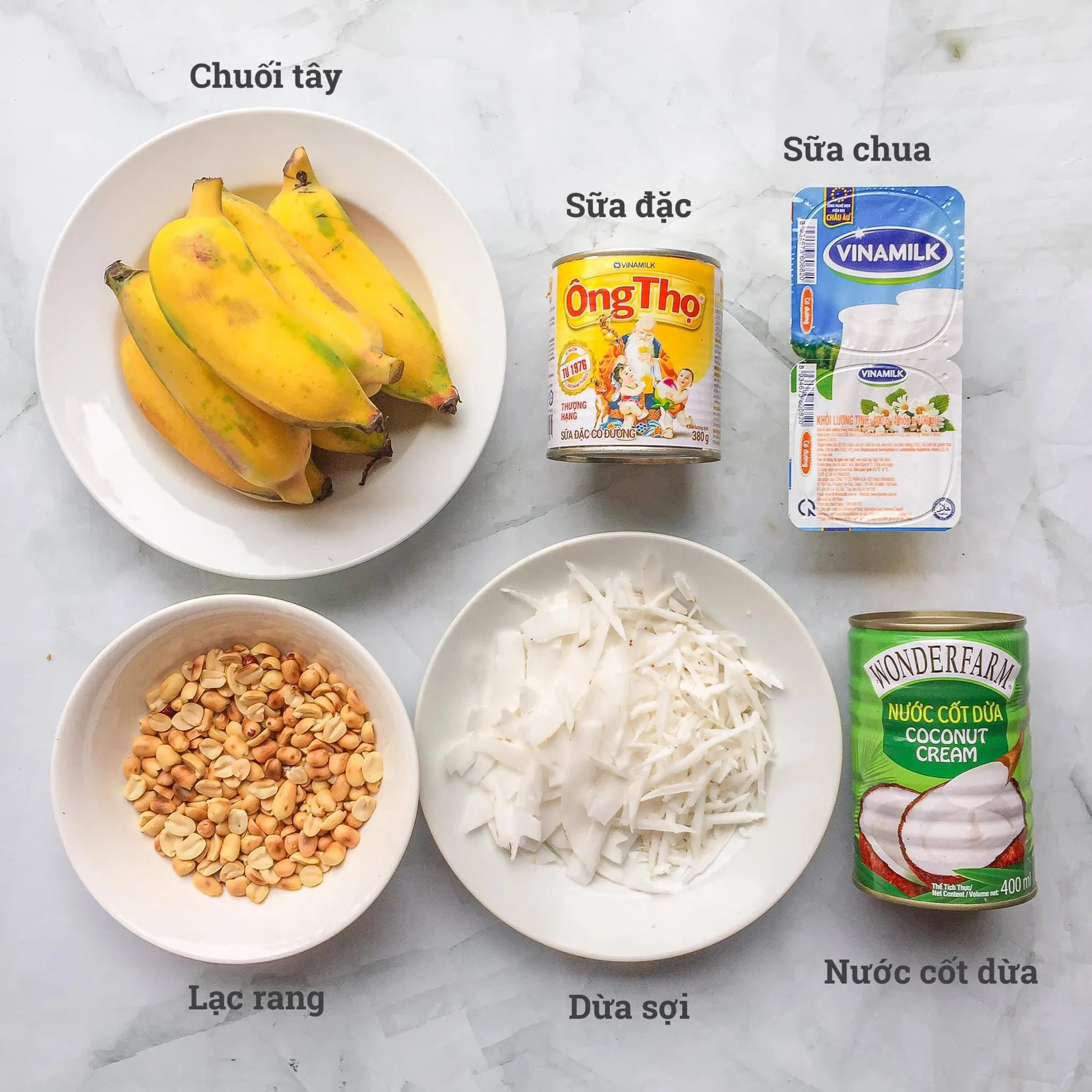 Lựa chọn chuối sứ chín đều và dừa nạo sợi tươi là chìa khóa cho món kem hoàn hảo