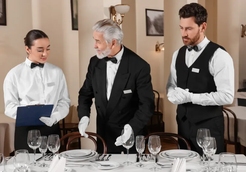 professional_butler_skills-814x571-1 Dịch vụ phục vụ tận tâm và chuyên nghiệp nâng tầm đẳng cấp bữa tiệc