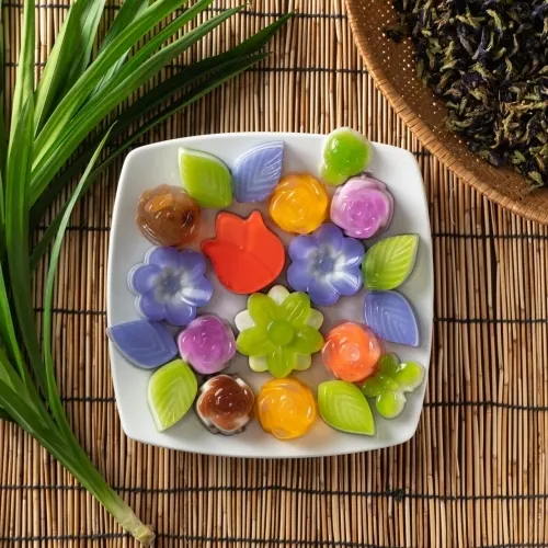 rau-cau-thap-cam-trang-mieng-tiec-ngot4-jpg Vẻ đẹp rực rỡ và thanh mát của khay rau câu dừa thập cẩm giải nhiệt