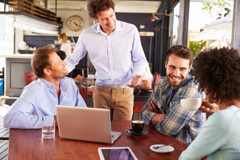 Kỹ năng giao tiếp khéo léo giúp xây dựng mối quan hệ tốt đẹp với khách hàng