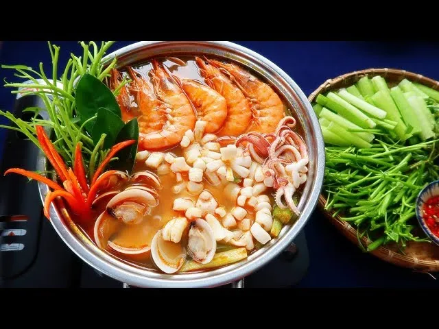 Nồi Lẩu Hải Sản Chua Cay Trứ Danh là sự lựa chọn hoàn hảo cho những bữa tiệc sum họp gia đình