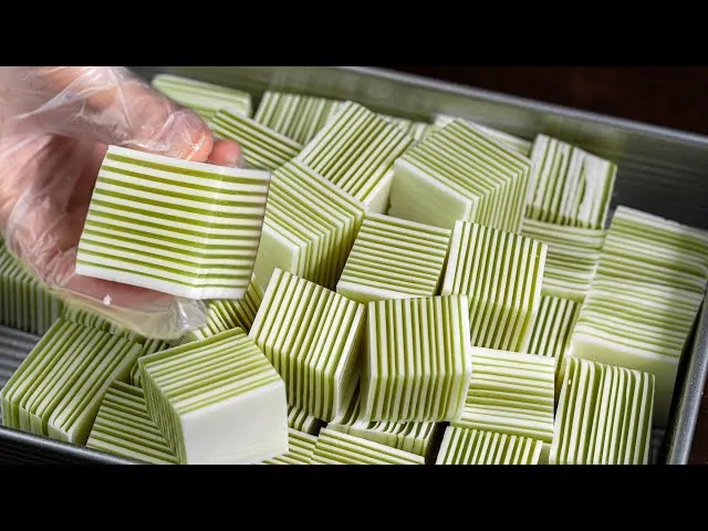 sddefault-50 Kỹ thuật đổ rau câu tỉ mỉ giúp các lớp kết dính hoàn hảo