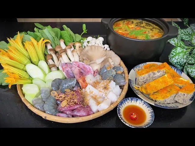 Lẩu cua đồng hải sản là món ăn giải nhiệt lý tưởng cho những ngày hè nóng bức