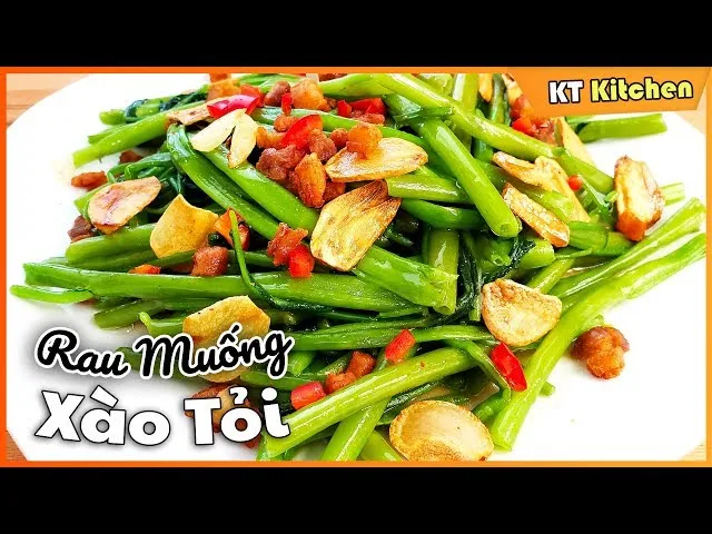Các loại rau xanh tươi mát là thành phần không thể thiếu của món lẩu cua