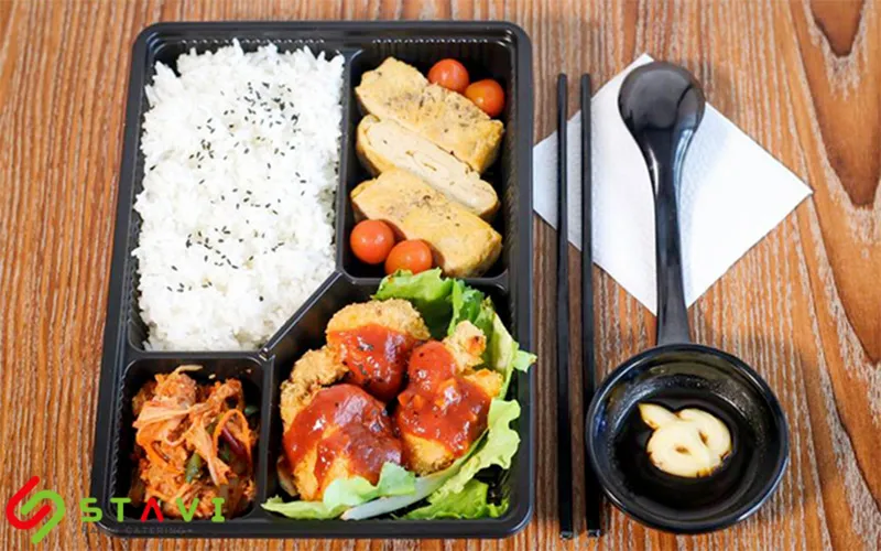 Thực đơn ăn trưa đa dạng với các món ăn thuần Việt giúp bổ sung năng lượng nhanh chóng