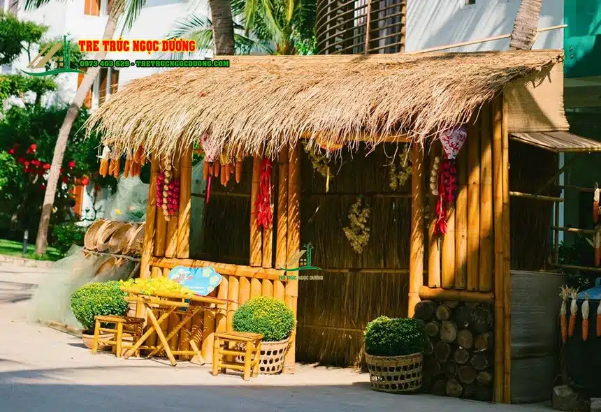 Các gian hàng ẩm thực được thiết kế tỉ mỉ tái hiện lại nét đẹp của chợ truyền thống Việt Nam