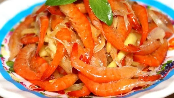 Nước chấm tôm chua được pha chế cầu kỳ là chìa khóa tạo nên sự thành công của món ăn