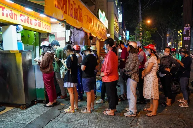 Sự săn đón của cộng đồng mạng dành cho món trà sữa cốm tại các điểm bán