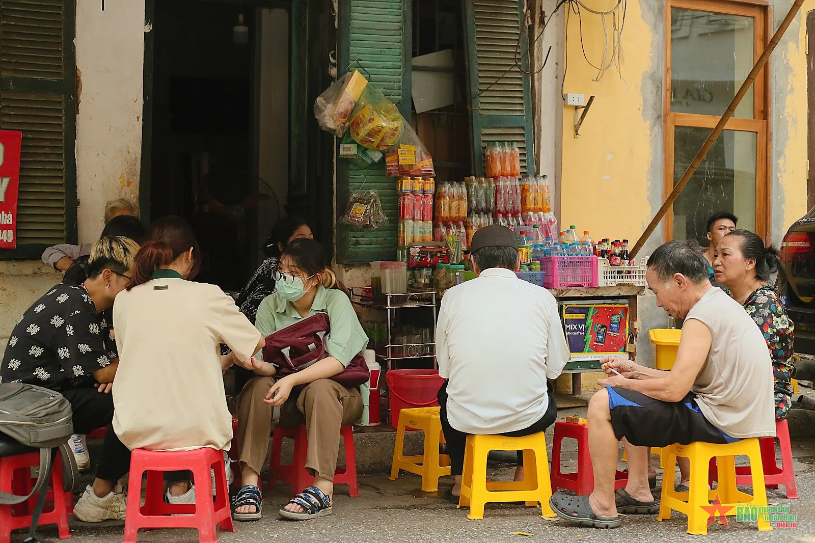 trada1 Sự đối lập đầy thú vị giữa văn hóa vỉa hè dân dã và không gian ẩm thực cao cấp