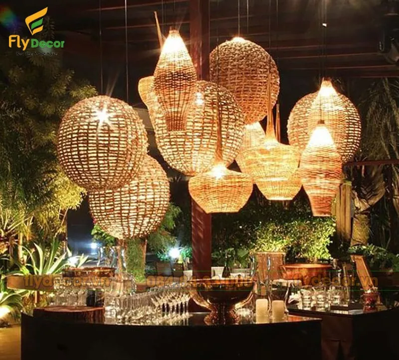 trang-tri-san-vuon-bang-den-may-tre-den Sử dụng đèn lồng mây tre đan tạo điểm nhấn cho khu vực ngoại thất thêm phần lãng mạn