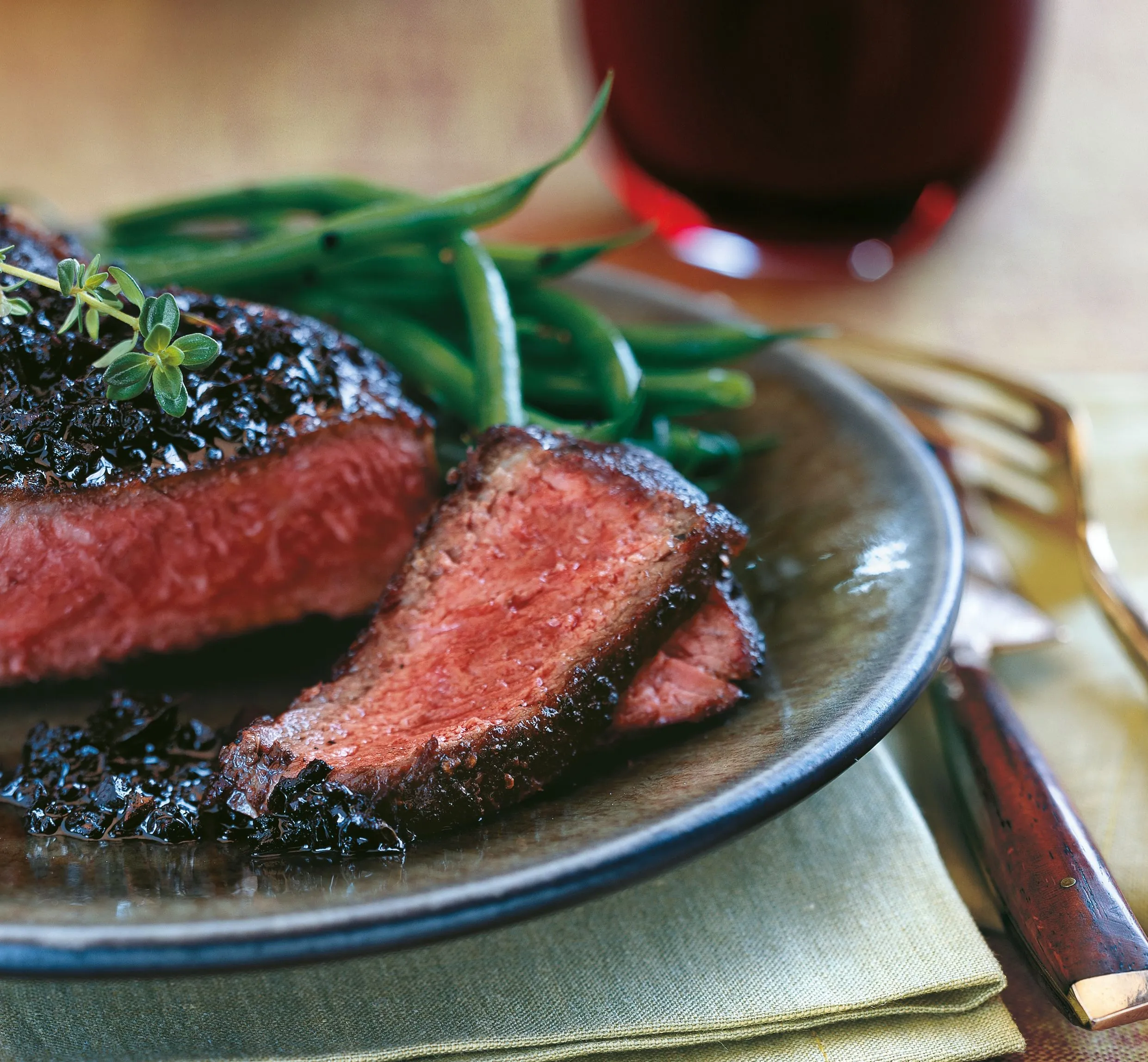 wagyu-steak Món chính đẳng cấp với thịt bò Wagyu và sốt nấm Truffle thượng hạng