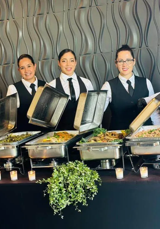 waiters-bartenders-miami-event Chất lượng phục vụ và thực đơn là yếu tố then chốt cho một bữa tiệc thành công