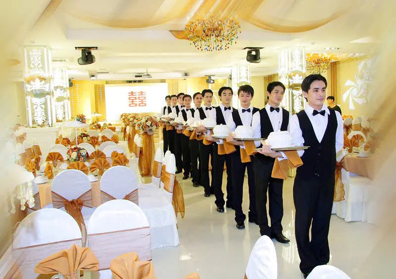 Quy trình phục vụ bài bản từ khâu chuẩn bị đến khi kết thúc buổi tiệc