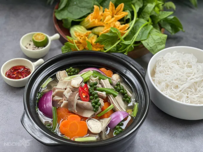 Món bao tử hầm tiêu xanh là lựa chọn tuyệt vời để sưởi ấm cơ thể trong những ngày gió lạnh